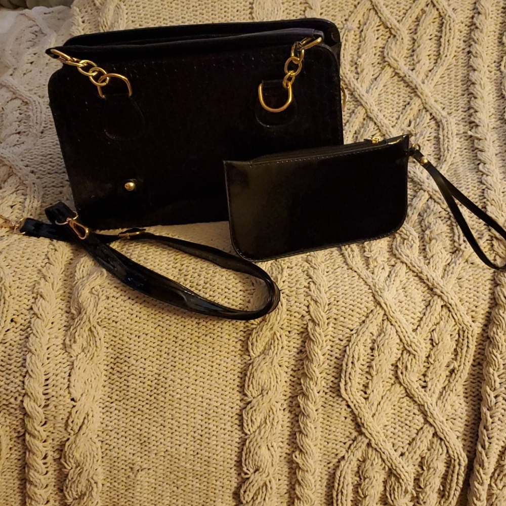 Black/gold leather purse/crossbody/w wristlet